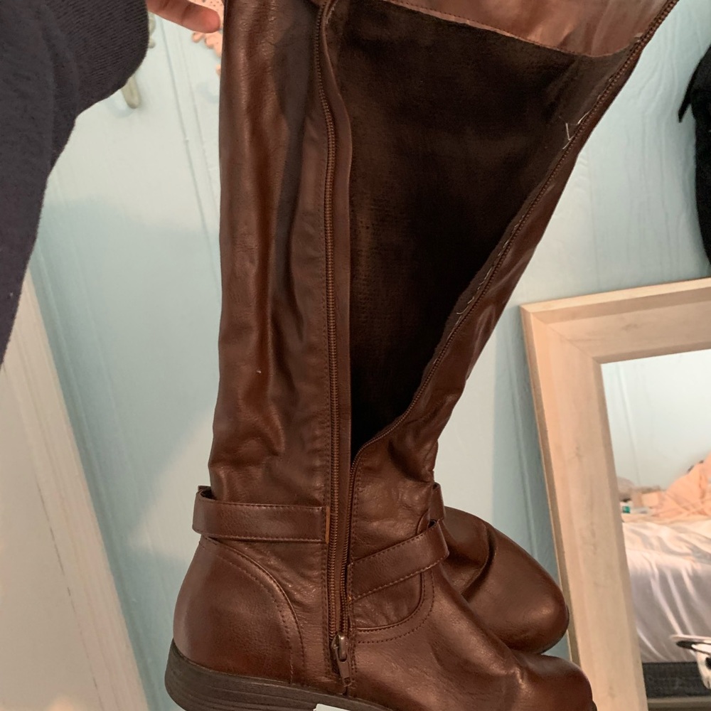Brown boots size 8 gently used